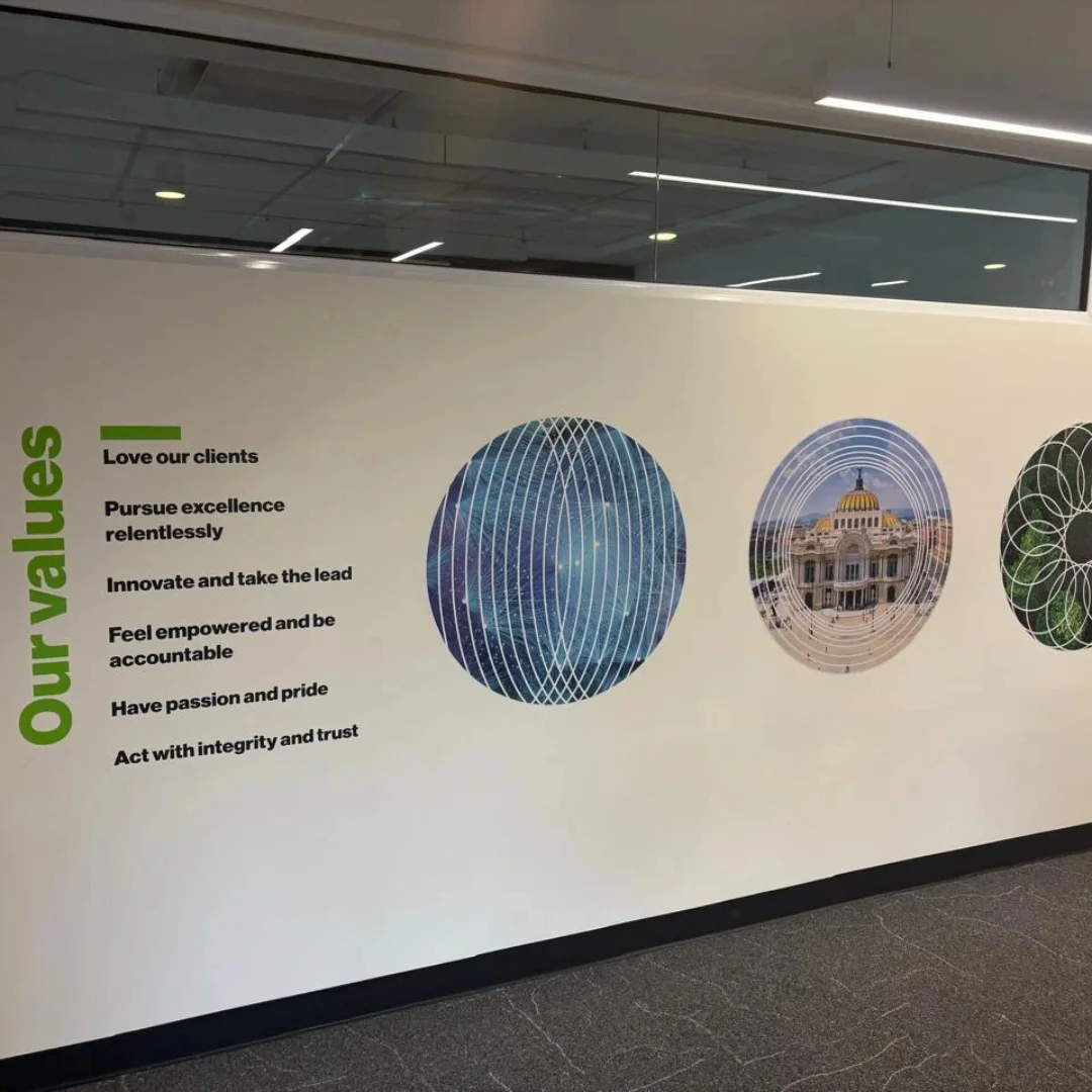 Muro branding informativo