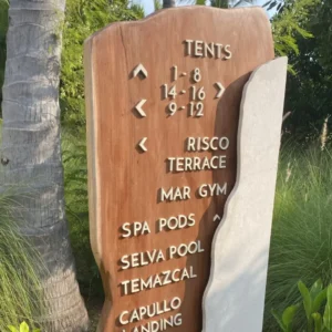 Directorio totem de zonas en hotel