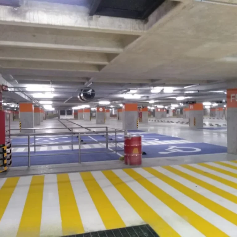 Guarniciones estacionamiento
