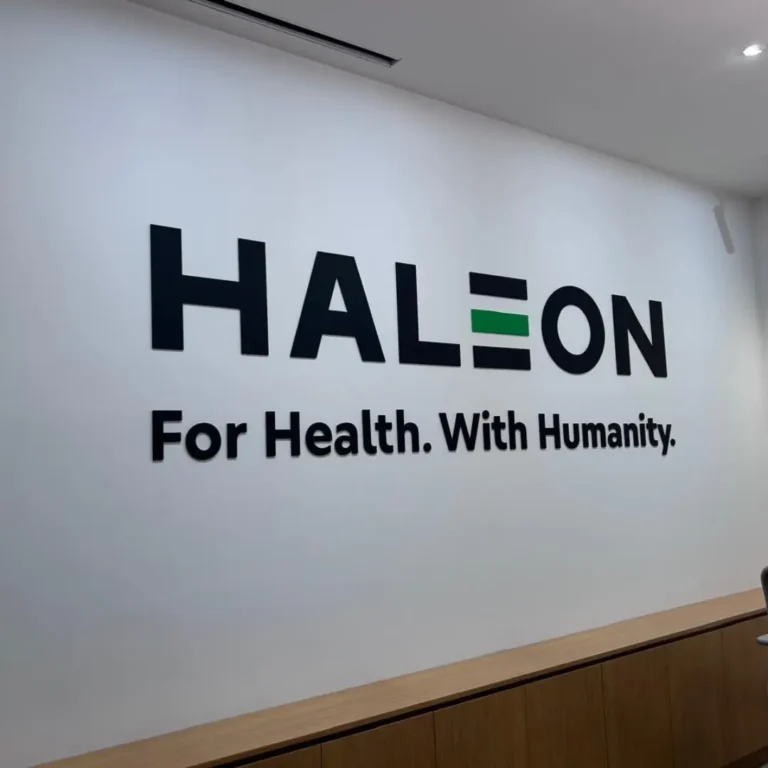 Muro branding Haleon